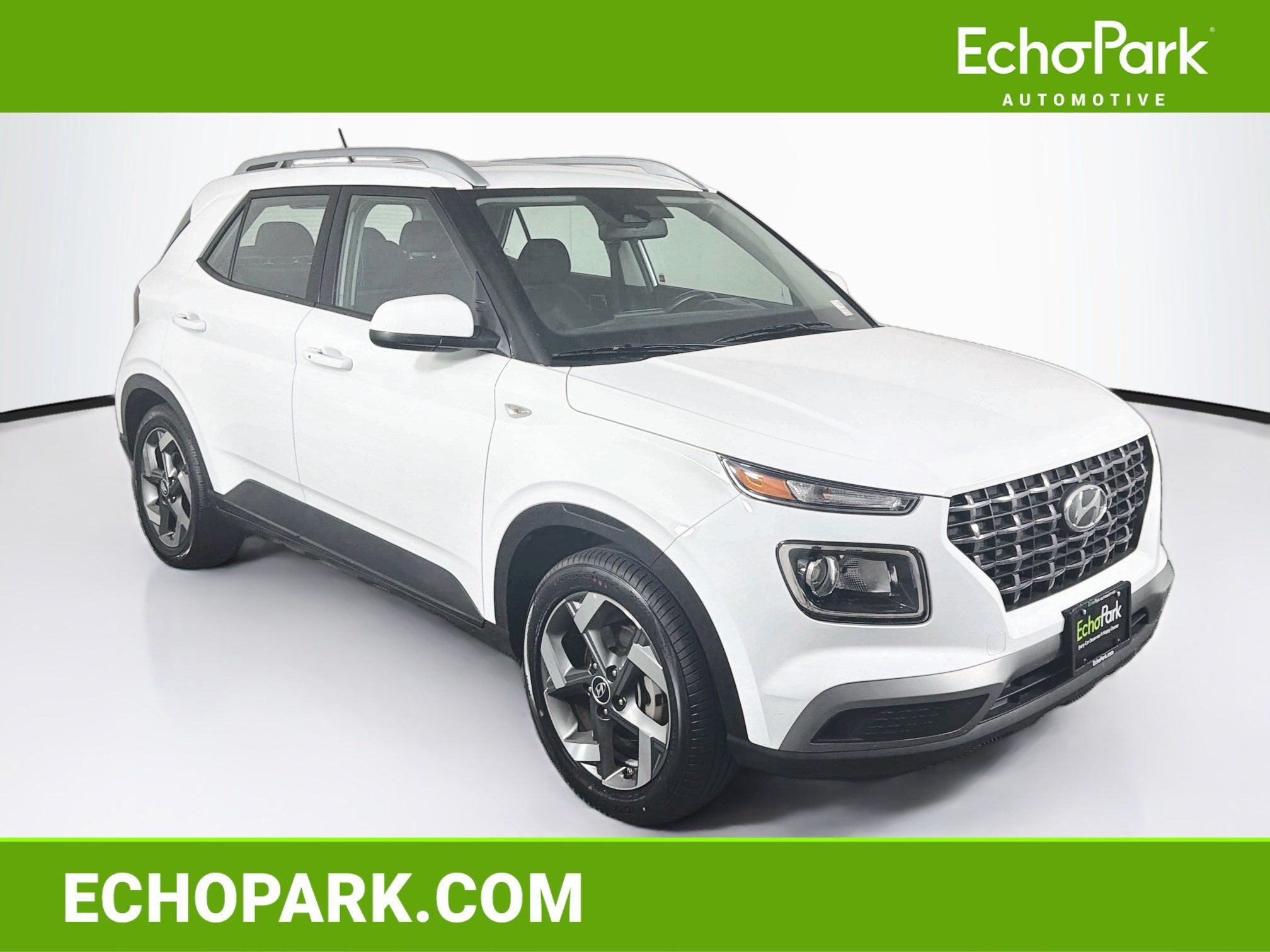 Used 2025 Hyundai Venue SEL FWD image 1