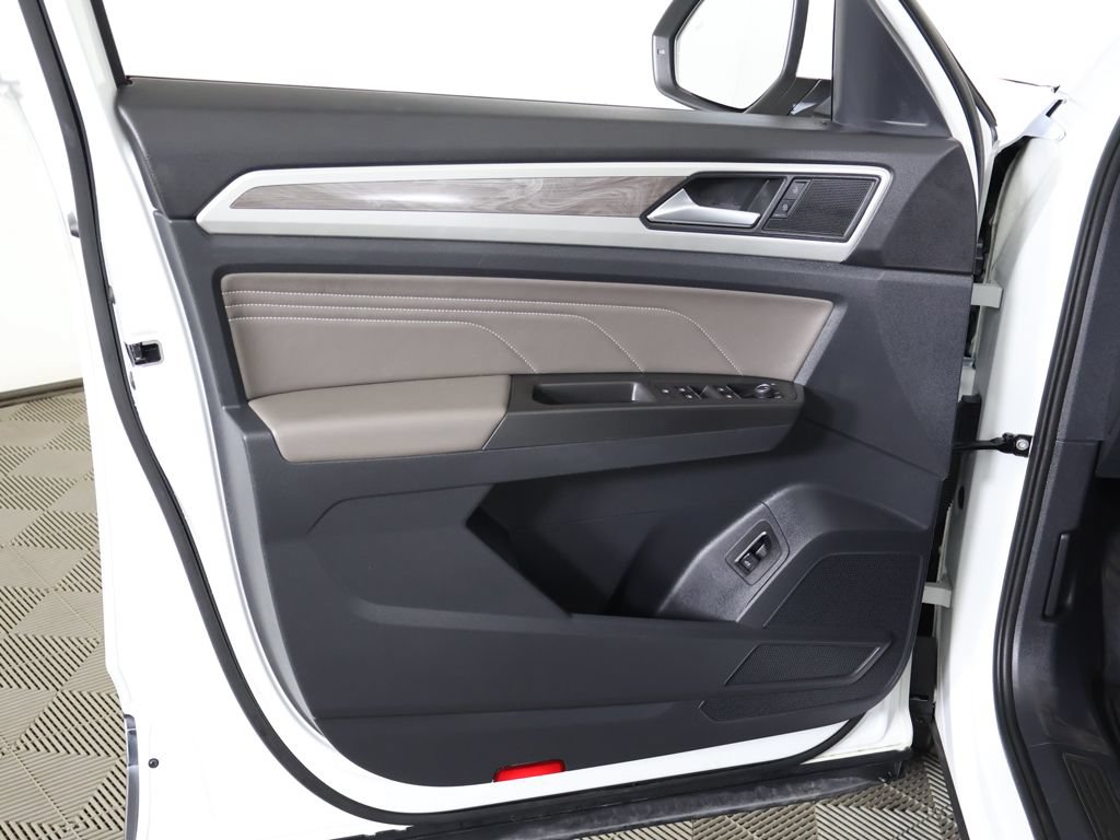 Used 2022 Volkswagen Atlas Cross Sport SE FWD image 23