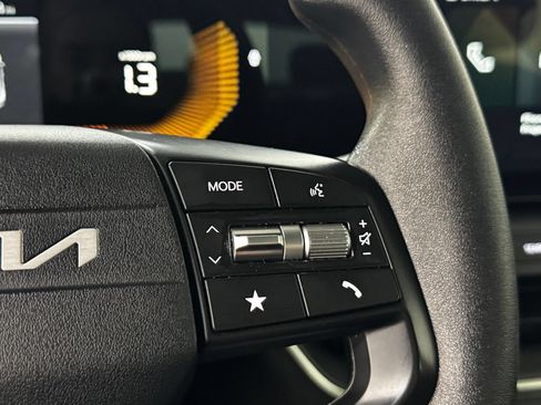 Used 2025 Kia K4 FWD image 17