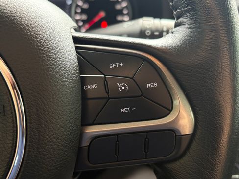 Used 2019 Jeep Renegade Limited AWD/4WD image 18