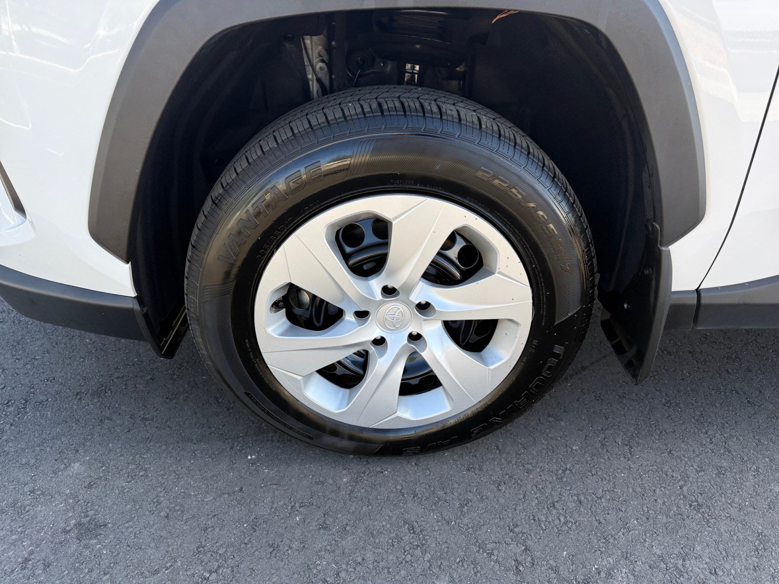 Certified 2025 Toyota RAV4 LE AWD/4WD image 24
