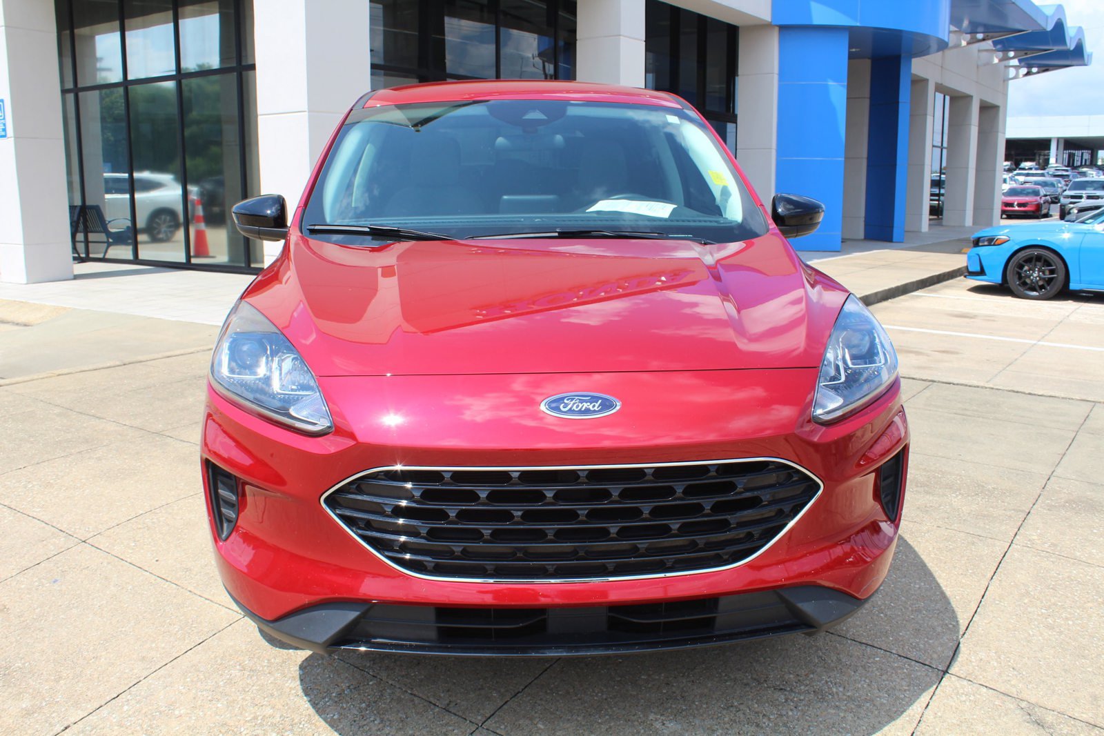 Used 2022 Ford Escape SE w/ SE Sport Appearance Package FWD image 2