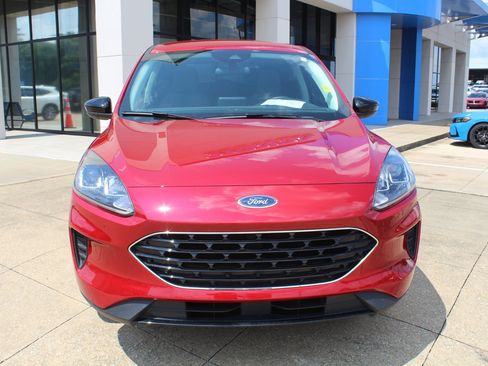Used 2022 Ford Escape SE w/ SE Sport Appearance Package FWD image 2