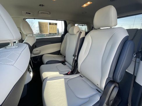 Certified 2026 Kia Carnival EX image 25