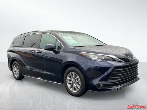Certified 2026 Toyota Sienna XLE FWD image 9