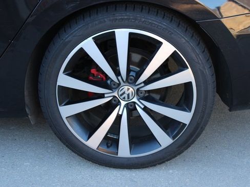 Used 2018 Volkswagen Passat 3.6 image 27