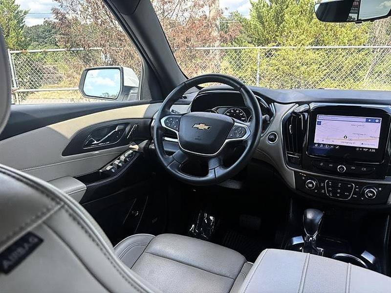 Used 2023 Chevrolet Traverse Premier FWD image 41