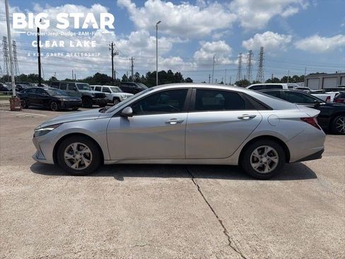 Used 2021 Hyundai Elantra SE FWD image 1
