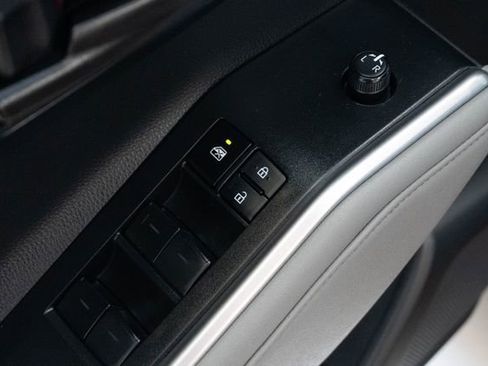 Used 2023 Toyota Highlander LE FWD image 16