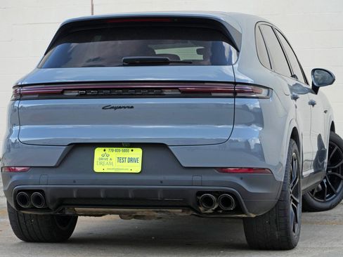 Used 2025 Porsche Cayenne E-Hybrid w/ Premium Package Plus AWD/4WD image 5