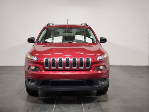 Used 2016 Jeep Cherokee Sport image 3
