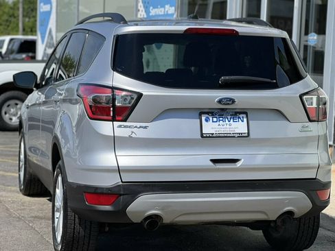 Used 2017 Ford Escape SE w/ Equipment Group 201A FWD image 3