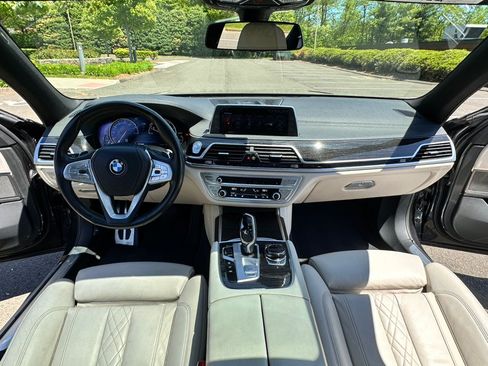 Used 2016 BMW 750i xDrive AWD/4WD image 34