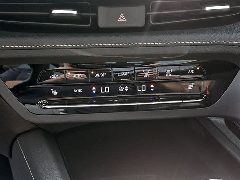 Used 2023 Buick Envision Essence w/ Sport Touring Package AWD/4WD image 16