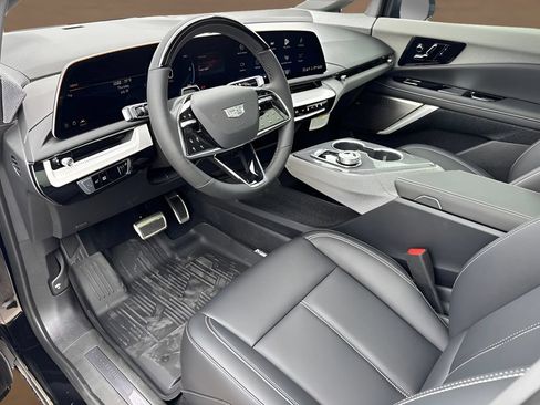 New 2027 Cadillac Optiq Luxury w/ LPO, Floor Liner Package AWD/4WD image 10