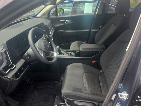 Used 2023 Kia Sportage LX AWD/4WD image 4