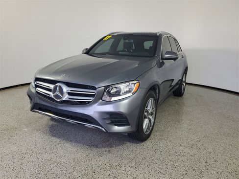 Used 2017 Mercedes-Benz GLC 300 image 2