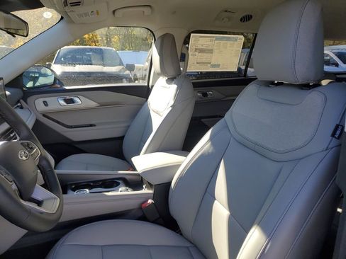 New 2026 Ford Explorer Active w/ Active Comfort Package image 10