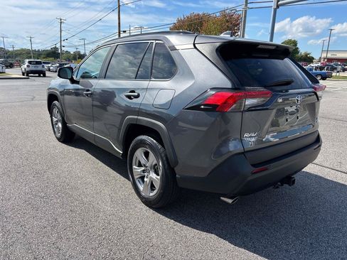 Used 2022 Toyota RAV4 XLE w/ Convenience Package AWD/4WD image 5