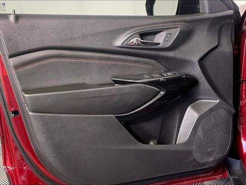 Used 2025 Chevrolet Trax RS w/ Sunroof Package FWD image 21