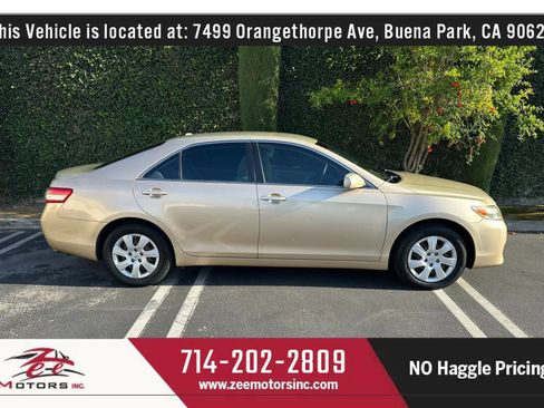 Used 2010 Toyota Camry XLE FWD image 4
