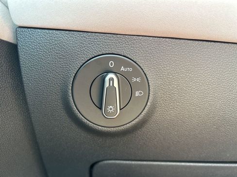 Used 2025 Volkswagen Taos SE image 24