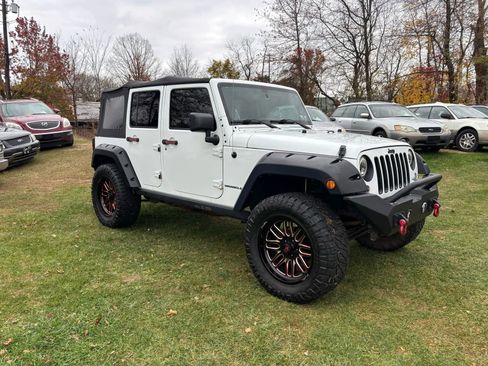 Used 2016 Jeep Wrangler Unlimited Sahara image 1