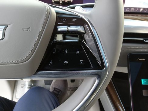 Used 2026 Cadillac Escalade Platinum Sport w/ LPO, ONYX Package image 21