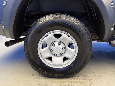 Used 2018 Toyota Tacoma SR w/ SR Convenience Package AWD/4WD image 9