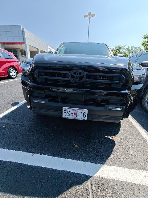 Used 2025 Toyota 4Runner SR5 AWD/4WD image 6