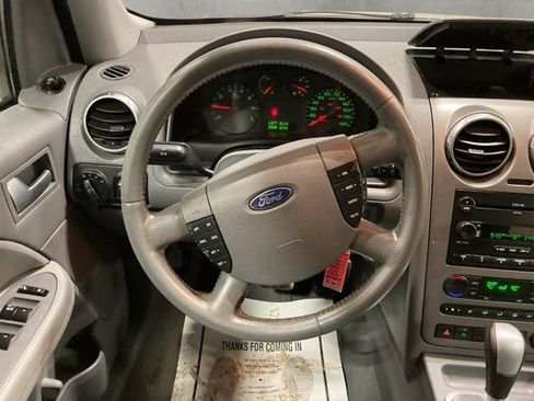 Used 2005 Ford Freestyle SEL image 12