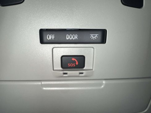 Used 2025 Toyota Sienna LE image 32