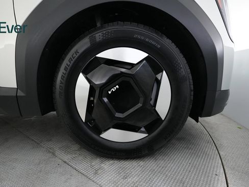 Used 2024 Kia EV9 Light Long Range RWD image 20