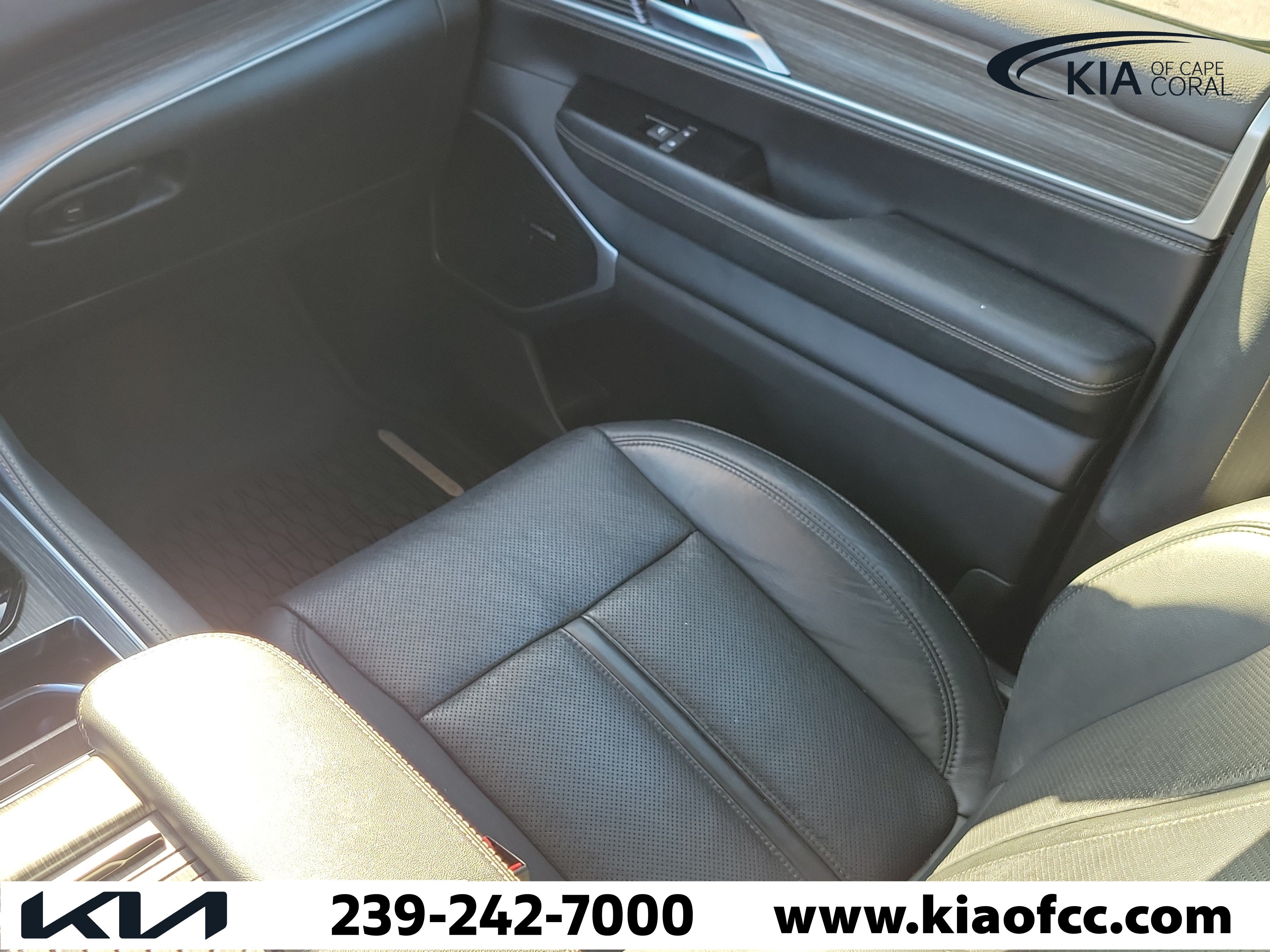 Used 2024 Jeep Wagoneer L Series III w/ Flexible Seating Group AWD/4WD image 19