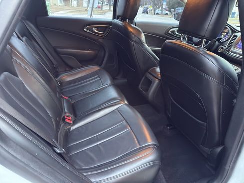 Used 2017 Chrysler 200 Limited Platinum image 14