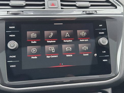 Used 2023 Volkswagen Tiguan SE R-Line image 46