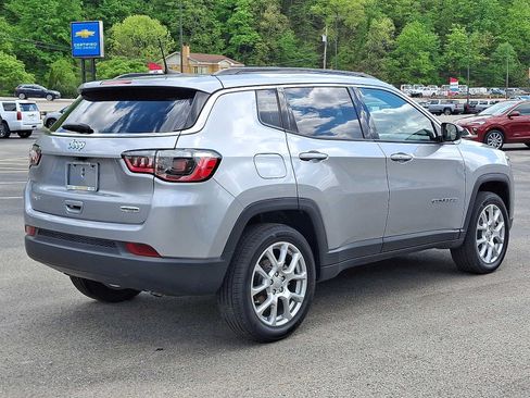 Used 2023 Jeep Compass Latitude AWD/4WD image 6