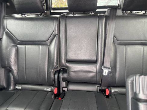 Used 2017 Land Rover Discovery HSE image 23