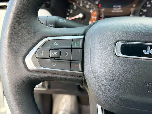 Used 2025 Jeep Compass Limited AWD/4WD image 12