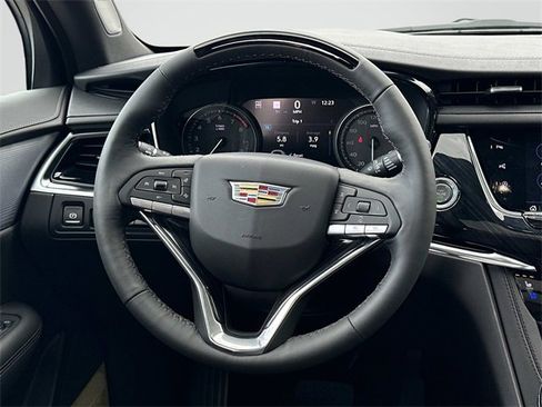 Used 2025 Cadillac XT6 Premium Luxury w/ Technology Package image 5