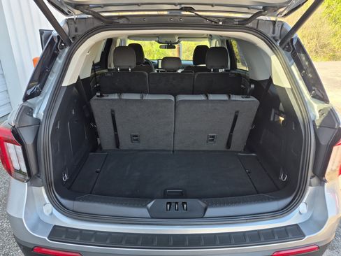 Used 2025 Ford Explorer Active image 8