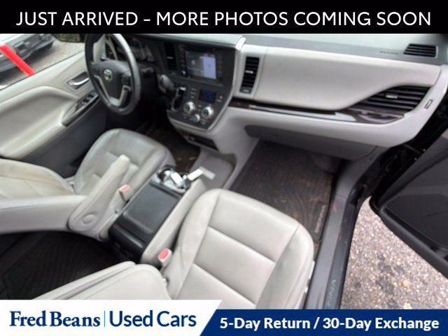 Used 2018 Toyota Sienna XLE w/ XLE Navigation Package AWD/4WD image 18