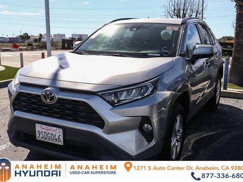 Used 2020 Toyota RAV4 XLE image 1