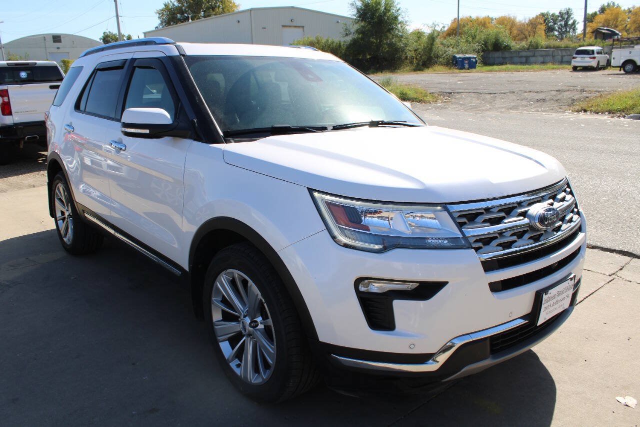 Used 2019 Ford Explorer Limited w/ Ford Safe & Smart Package AWD/4WD image 4