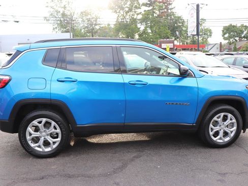 Used 2024 Jeep Compass Latitude AWD/4WD image 6