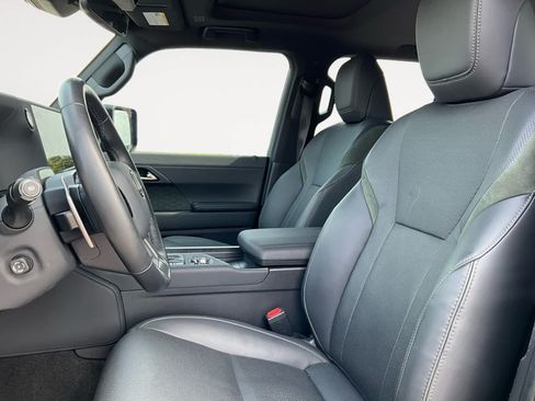 Used 2024 Lexus GX 550 AWD/4WD image 9