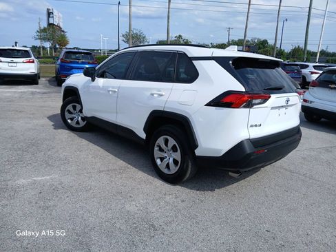 Used 2021 Toyota RAV4 LE FWD image 4