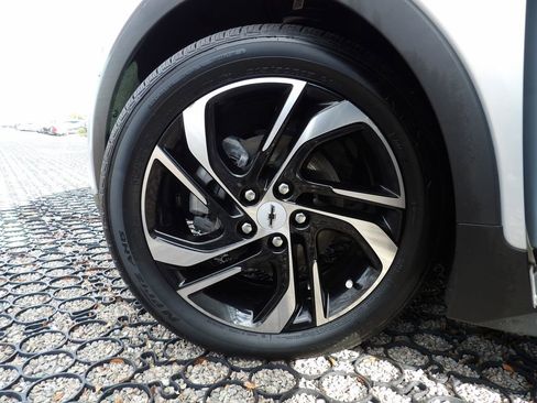 Used 2023 Chevrolet Bolt LT w/ Infotainment Package image 30