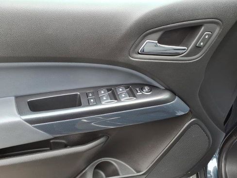 Used 2020 Chevrolet Colorado Z71 image 12