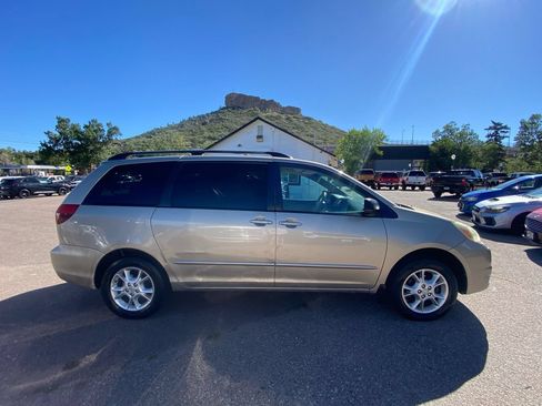 Used 2004 Toyota Sienna LE w/ LE Pkg 12 AWD/4WD image 2